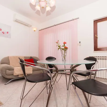 Apartment Mina *